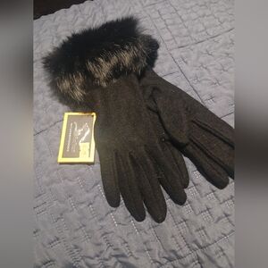 Elegant Black Fur-Trimmed Gloves